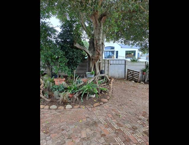 4 BEDROOM HOUSE FOR SALE IN STILBAAI-WES